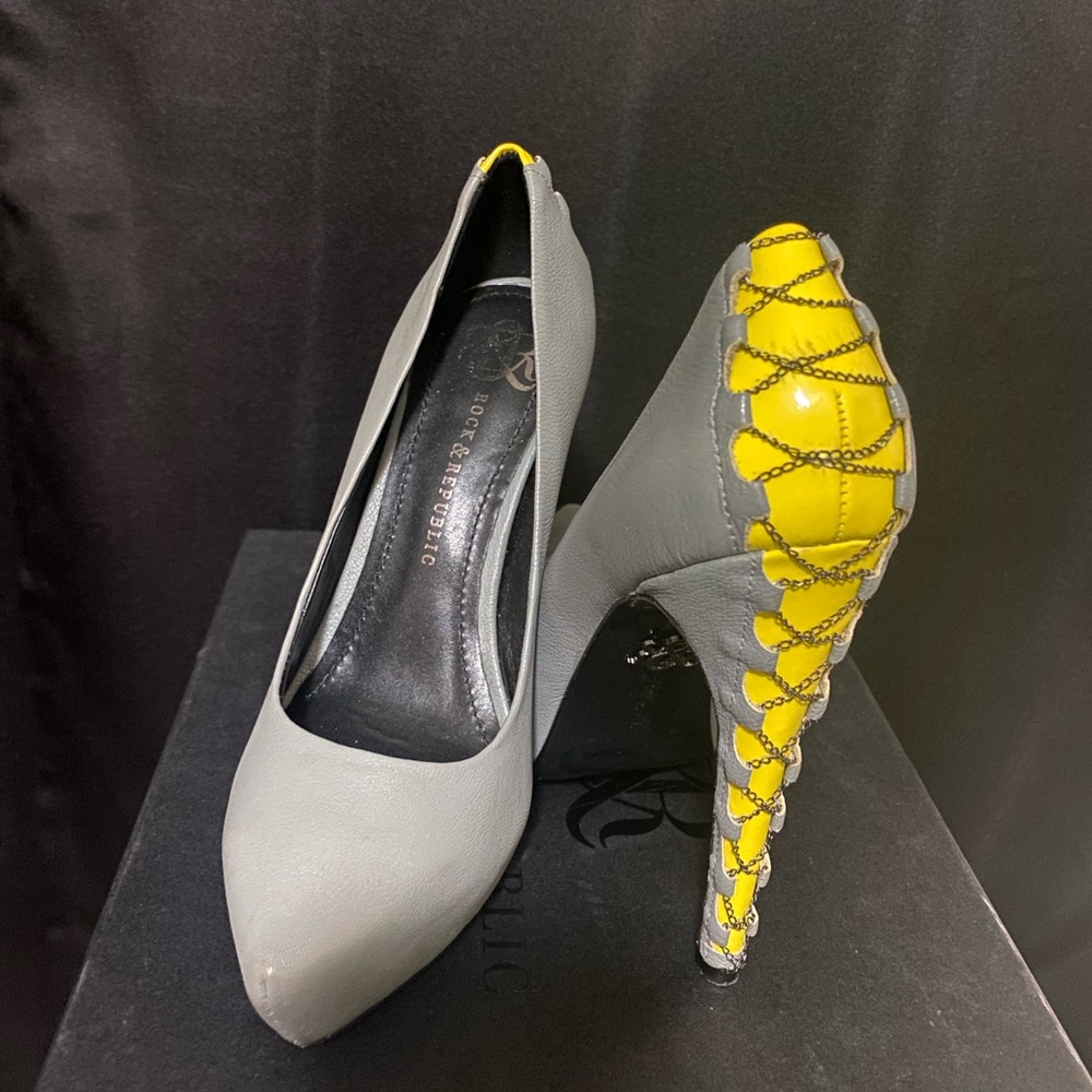 Rock & Republic Loretta Pumps. Grey/Yellow w/gunmetal chain detail. Size 36